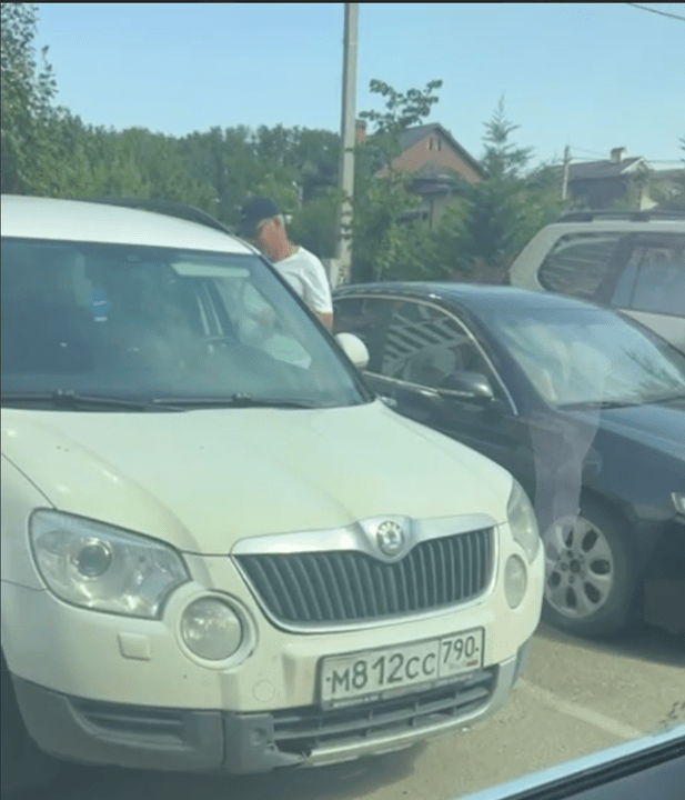 нөмірі М812СС 790RUS Skoda Yeti автокөлігі тіркелген